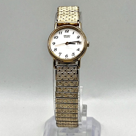 SeikoVintage Gold Plated Ladies Small Round Gold White tones Ladies Watch - Picture 1 of 10